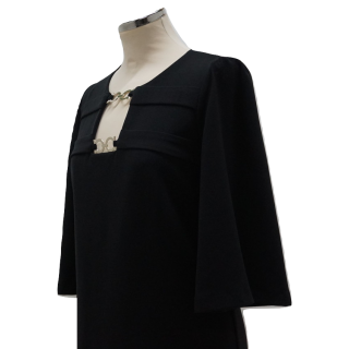 Vestido com Aplicações no Peito e Manga