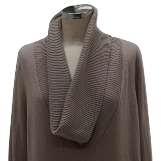 Vestido de Malha com Gola Caída e Bolsos