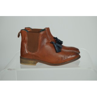 Botins castanhos com berloques Amishoes