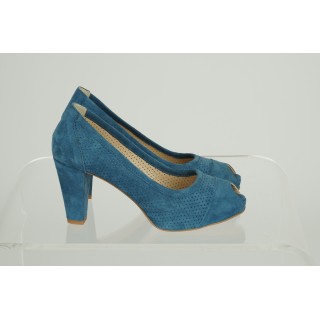 Sapatos compensados de camurça com salto