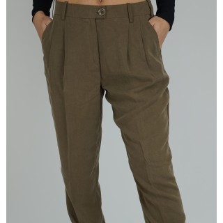 Calças com pregas e bolsos OKY